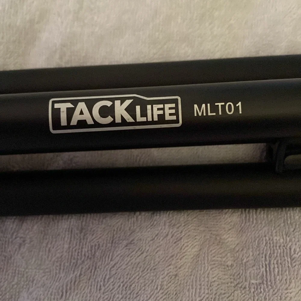 Tacklife tripod MLT01 with bag. Easy open all black